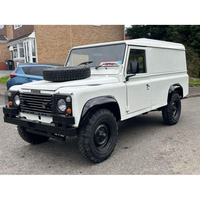 1985 White Land Rover Defende...