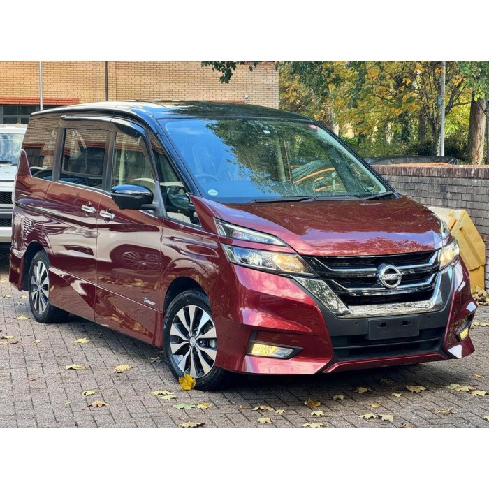 2017 RED Nissan Serena WARRA...