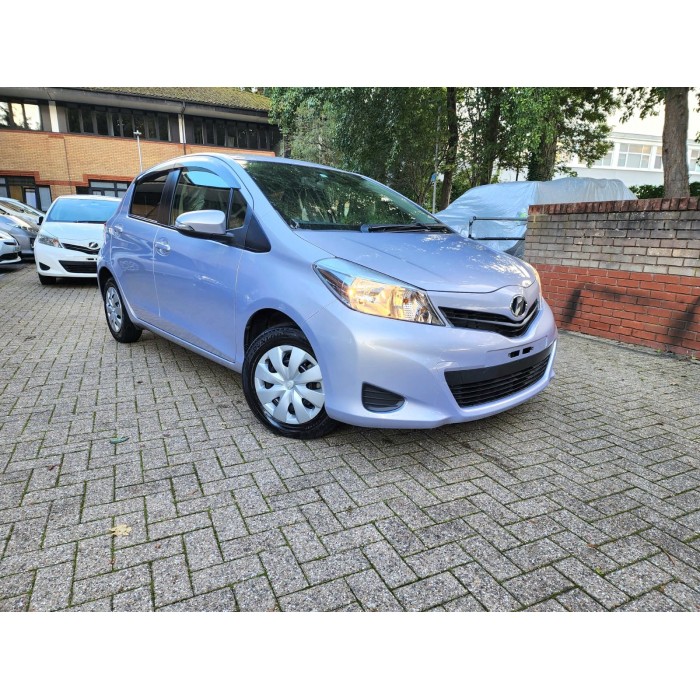 2013 1.3L TOYOTA YARIS SILVER...