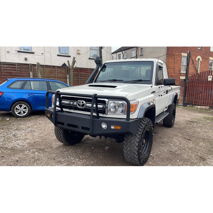 2011 TOYOTA LAND CRUISER PICK...